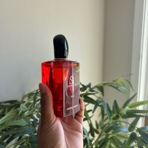 Giorgio Armani Si Red Perfume Bottle